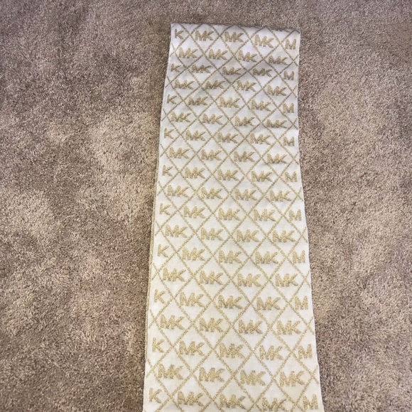 Michael Kors Scarf - Picture 2 of 3